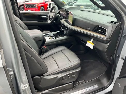 Used 2025 Chevrolet Tahoe High Country AWD/4WD image 29