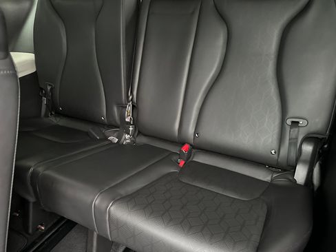 Certified 2024 Kia Carnival LX image 16