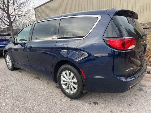 Used 2019 Chrysler Pacifica Touring Plus w/ Cold Weather Group image 7