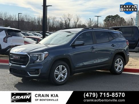 Used 2024 GMC Terrain SLE w/ Driver Convenience Package image 3