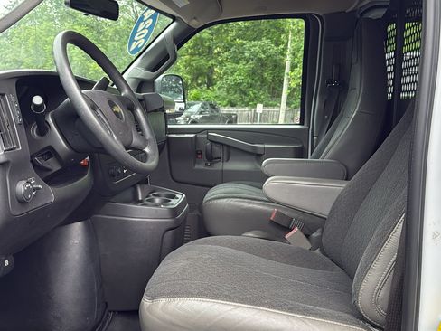 Used 2024 Chevrolet Express 2500 w/ Driver Convenience Package RWD image 13