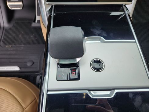 New 2025 Land Rover Range Rover Long Wheelbase SE AWD/4WD image 16