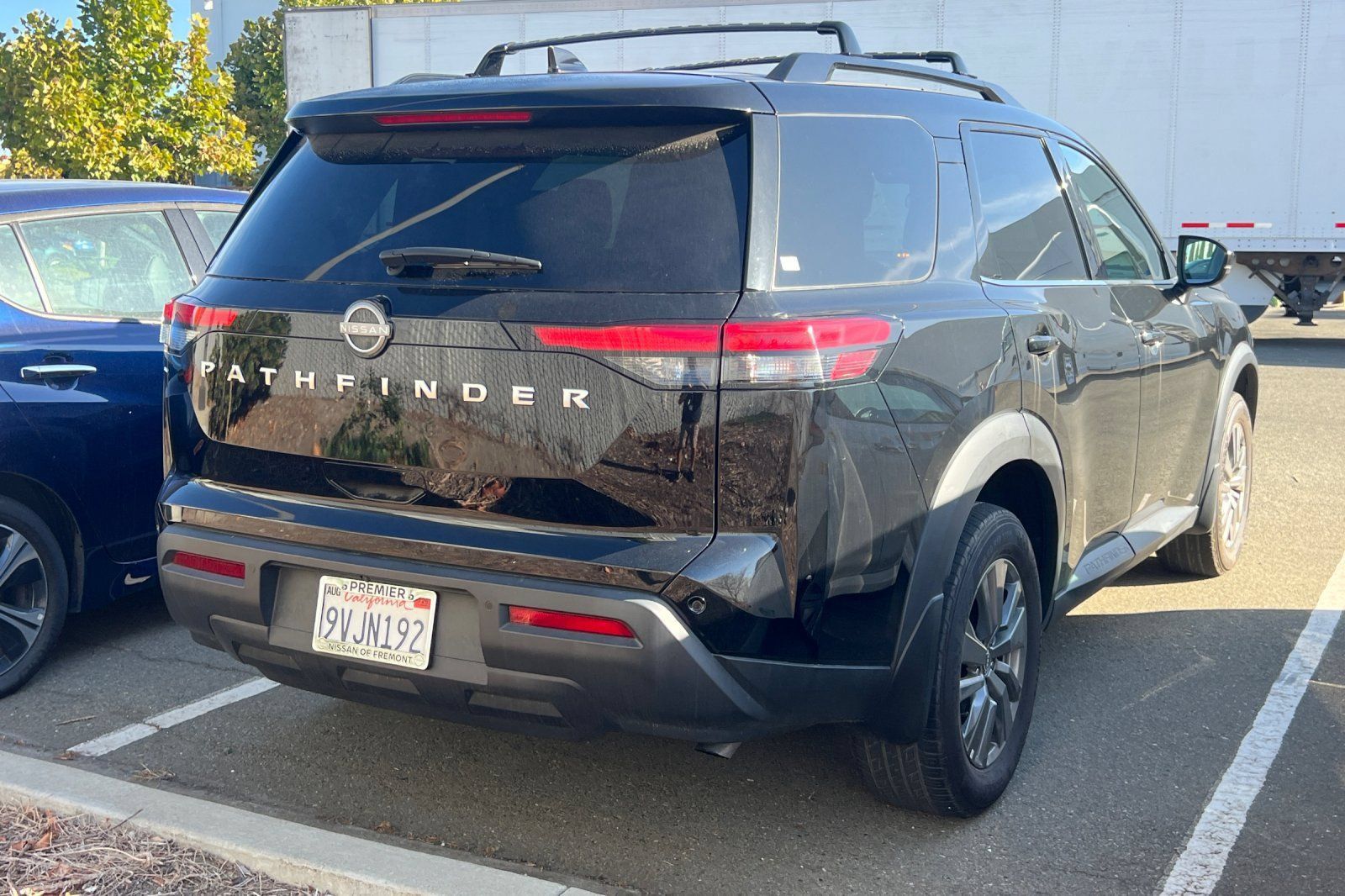 Certified 2025 Nissan Pathfinder SV FWD image 7