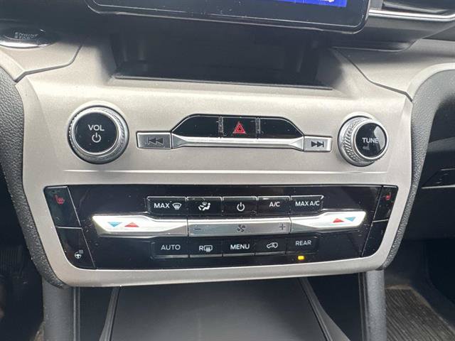 Used 2023 Ford Explorer XLT w/ Equipment Group 202A AWD/4WD image 40