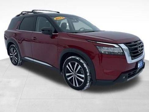 Used 2023 Nissan Pathfinder Platinum image 10