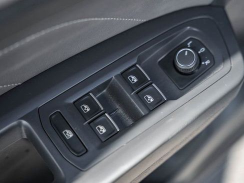 Used 2021 Volkswagen Atlas Cross Sport SEL image 42