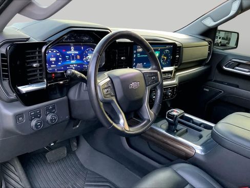 Used 2023 Chevrolet Silverado 1500 LT Trail Boss w/ Convenience Package II AWD/4WD image 17