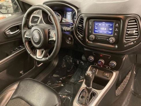 Used 2017 Jeep Compass Latitude w/ Cold Weather Group FWD image 18