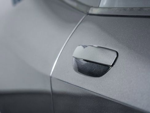 Used 2015 Dodge Challenger SXT image 17