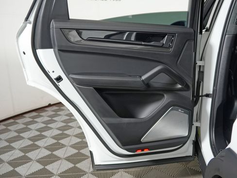 Certified 2025 Porsche Cayenne GTS AWD/4WD image 38