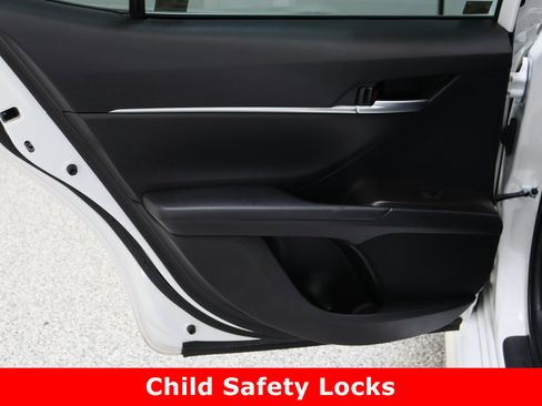 Used 2024 Toyota Camry SE image 24