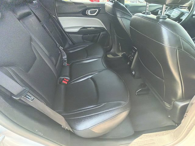 Used 2025 Jeep Compass Limited AWD/4WD image 15