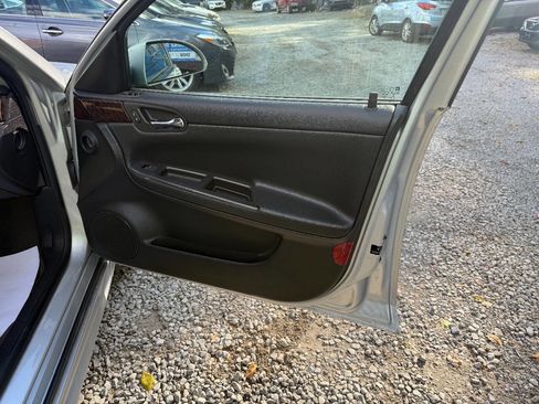 Used 2014 Chevrolet Impala LT w/ LT Sunroof Package image 16