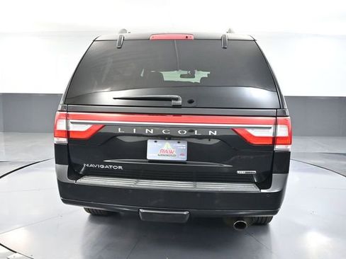 Used 2015 Lincoln Navigator 4WD image 5