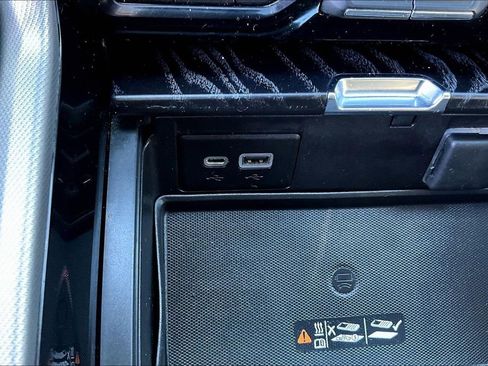 Used 2021 GMC Yukon Denali w/ Advanced Technology Package image 16