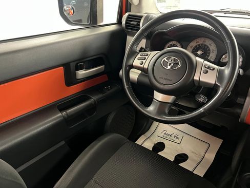 Used 2014 Toyota FJ Cruiser 4WD image 12