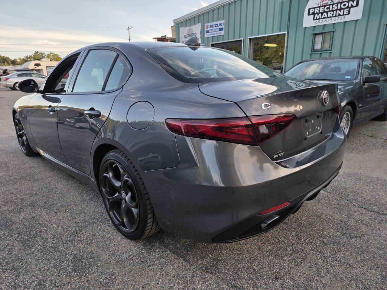 Used 2017 Alfa Romeo Giulia Ti w/ TI 19" Sport Package AWD/4WD image 17