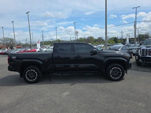 Used 2025 Toyota Tacoma TRD Sport image 3