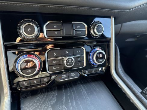 Used 2021 GMC Yukon Denali w/ Denali Premium Package AWD/4WD image 20