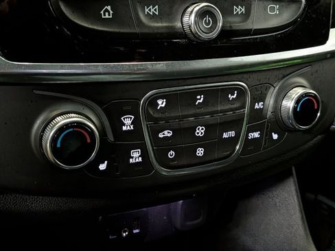 Used 2023 Chevrolet Traverse LT AWD/4WD image 10