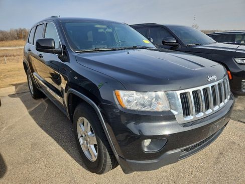 Used 2012 Jeep Grand Cherokee Laredo w/ Laredo E Group image 3