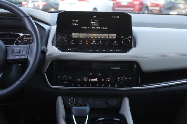 Used 2023 Nissan Rogue SL w/ SL Premium Package FWD image 29