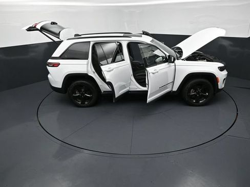 Used 2023 Jeep Grand Cherokee Altitude AWD/4WD image 30