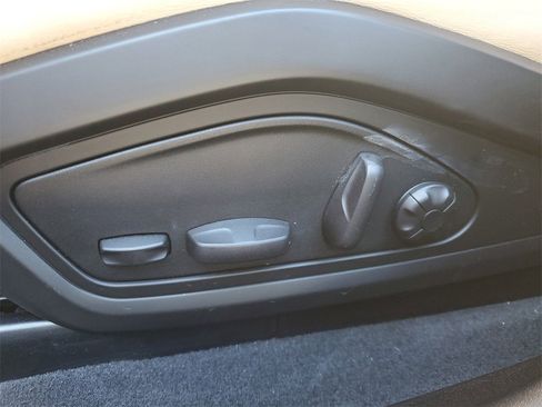 Used 2023 Porsche Taycan image 16