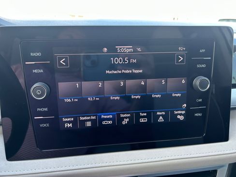 Used 2025 Volkswagen Taos SE FWD image 15