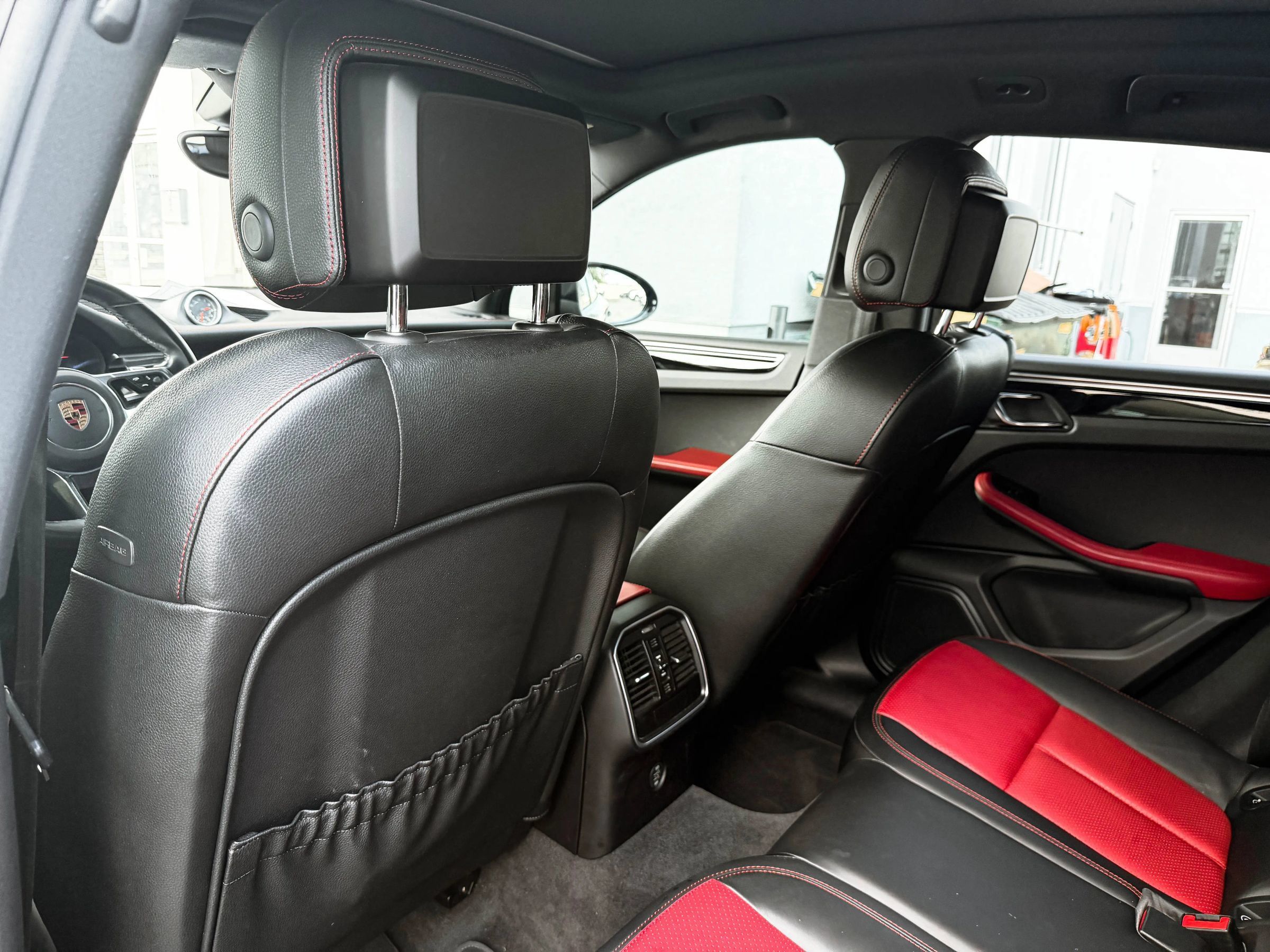 Used 2018 Porsche Macan Sport Edition AWD/4WD image 26