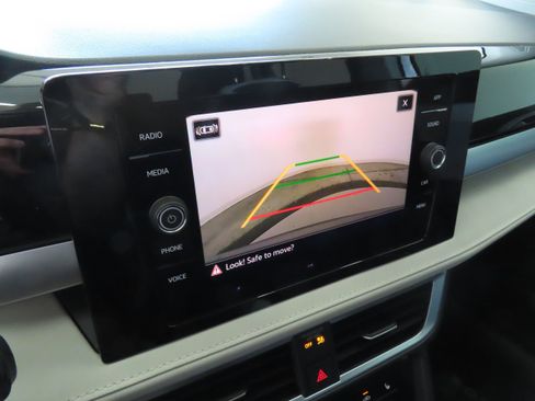 New 2026 Volkswagen Taos SE FWD image 19