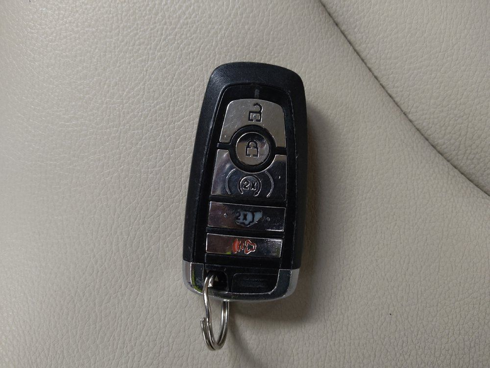 Used 2020 Lincoln Nautilus FWD image 32