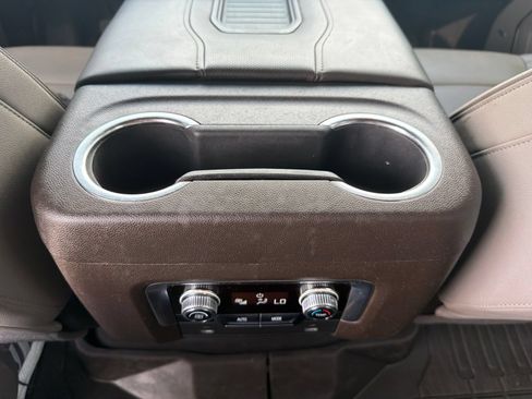 Used 2023 GMC Yukon SLT RWD image 18