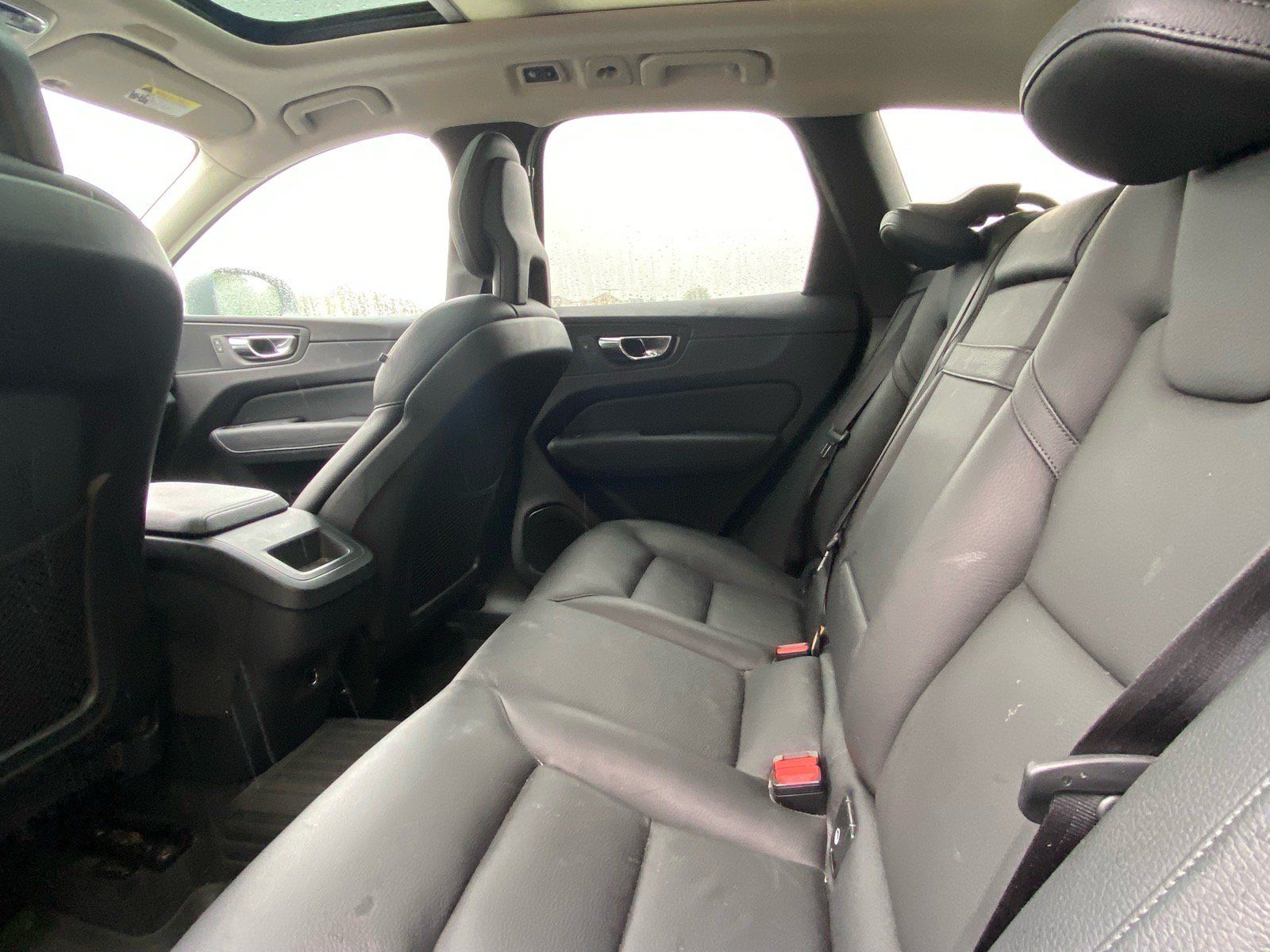Used 2018 Volvo XC60 T5 Momentum w/ Convenience Package AWD/4WD image 16