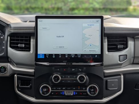 Used 2024 Ford Expedition XLT image 15