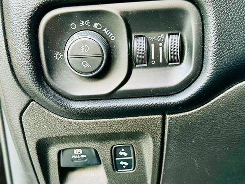 Used 2019 RAM 1500 Big Horn AWD/4WD image 9