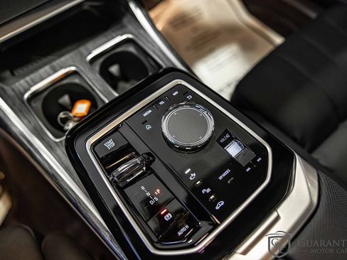 Used 2025 BMW 760i xDrive w/ Executive Package image 29