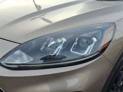 Used 2020 Ford Escape SE image 13