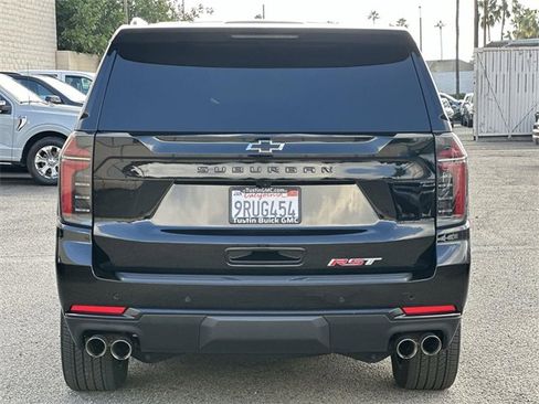 Used 2025 Chevrolet Suburban RST image 5