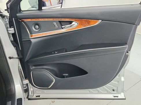 Used 2019 Lincoln Nautilus Reserve AWD/4WD image 30