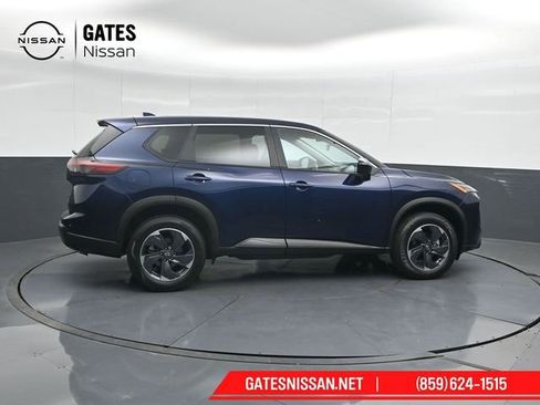 Used 2024 Nissan Rogue SV FWD image 3