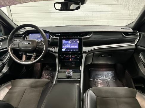 Used 2023 Jeep Grand Cherokee L Laredo image 22