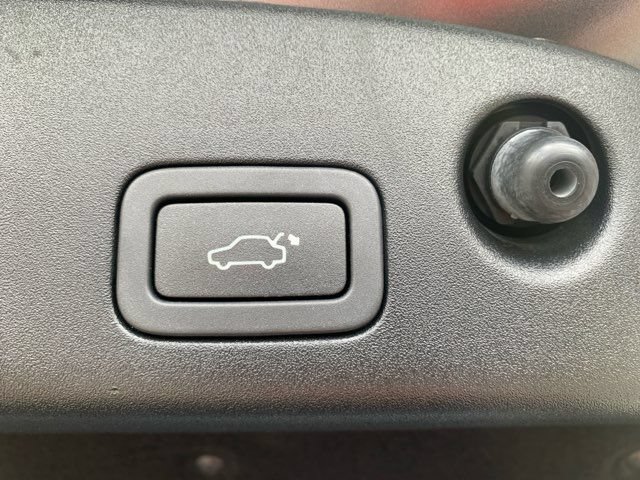 Used 2018 Jaguar XJ L Supercharged RWD image 25