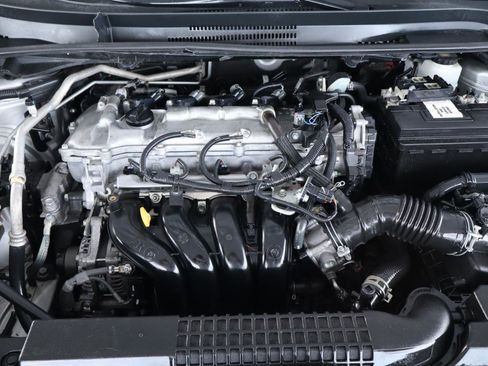 Used 2022 Toyota Corolla LE image 39