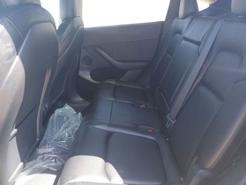 Used 2022 Tesla Model Y Long Range image 15