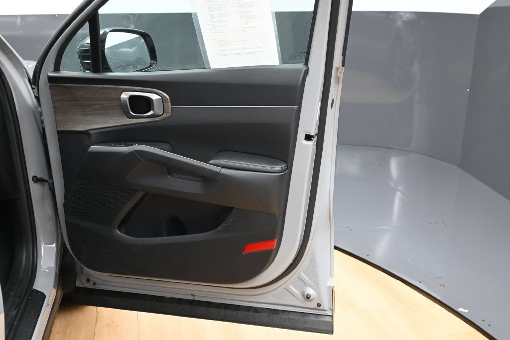 Used 2023 Kia Sorento EX w/ Panoramic Sunroof Package FWD image 31