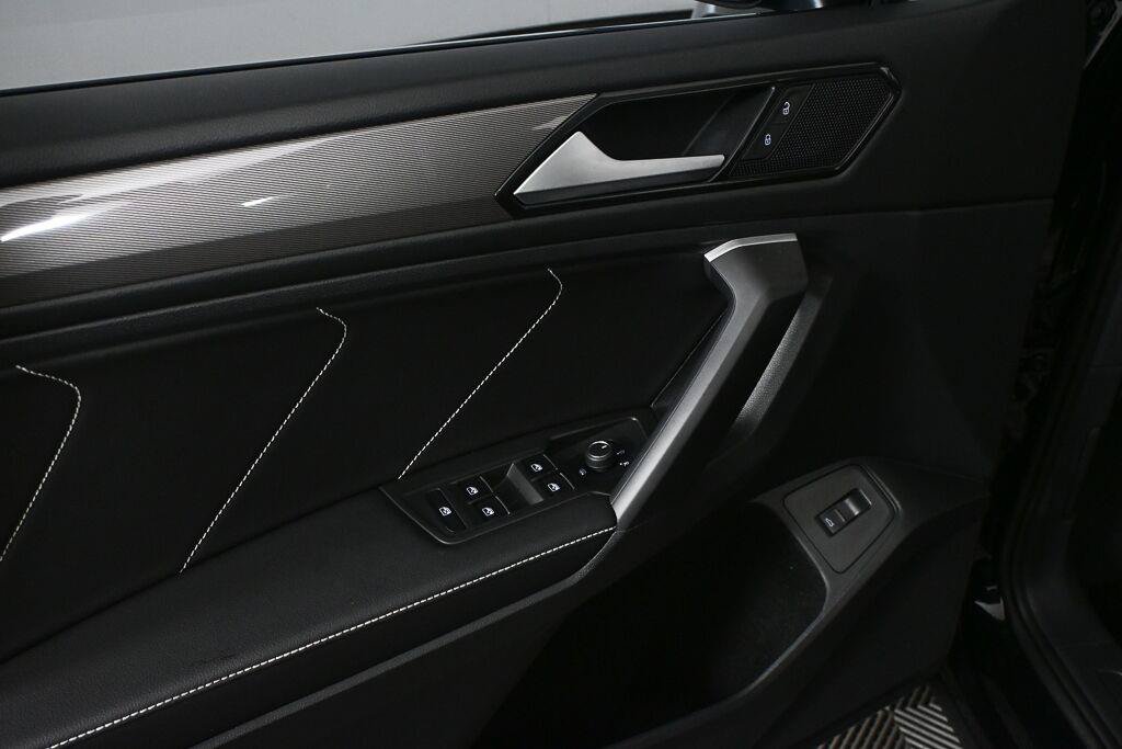 Used 2023 Volkswagen Tiguan SE FWD image 19