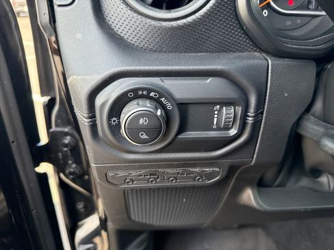 Used 2024 Jeep Gladiator Mojave w/ Technology Group image 14