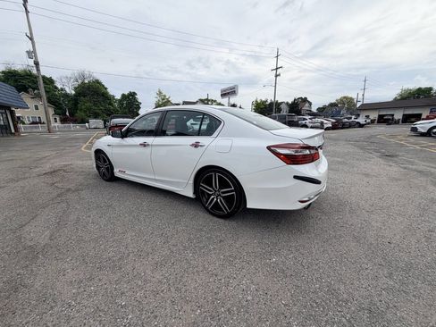 Used 2017 Honda Accord Sport image 22