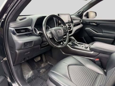 Used 2021 Toyota Highlander XSE AWD/4WD image 12
